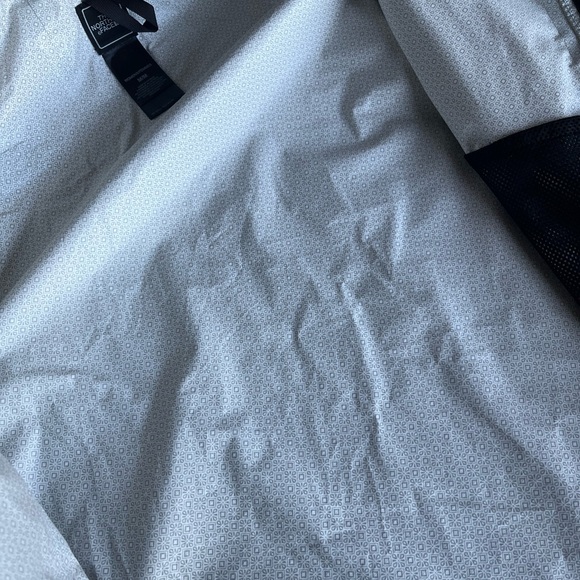 TNF Rain Jacket Medium - Picture 11 of 15